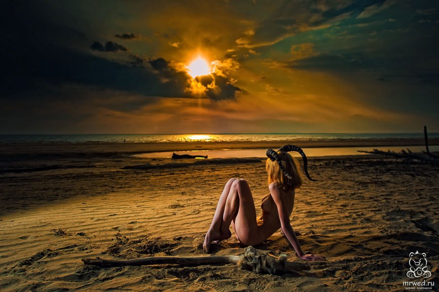 Красивые девушки на море ню