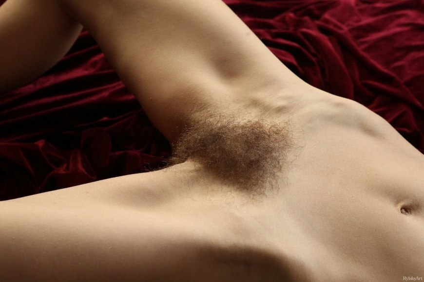 Красивые девушки с небритым лобком