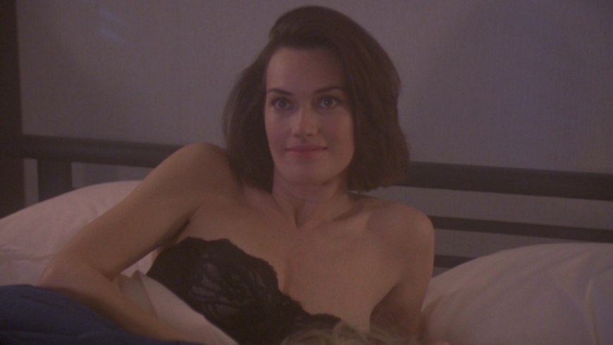 Голая актриса Челси Хартнесс