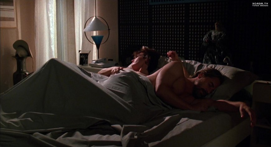 Голая актриса Челси Хартнесс