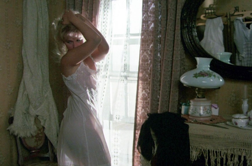 Яковлева голая в фильме человек с бульвара Капуцинов