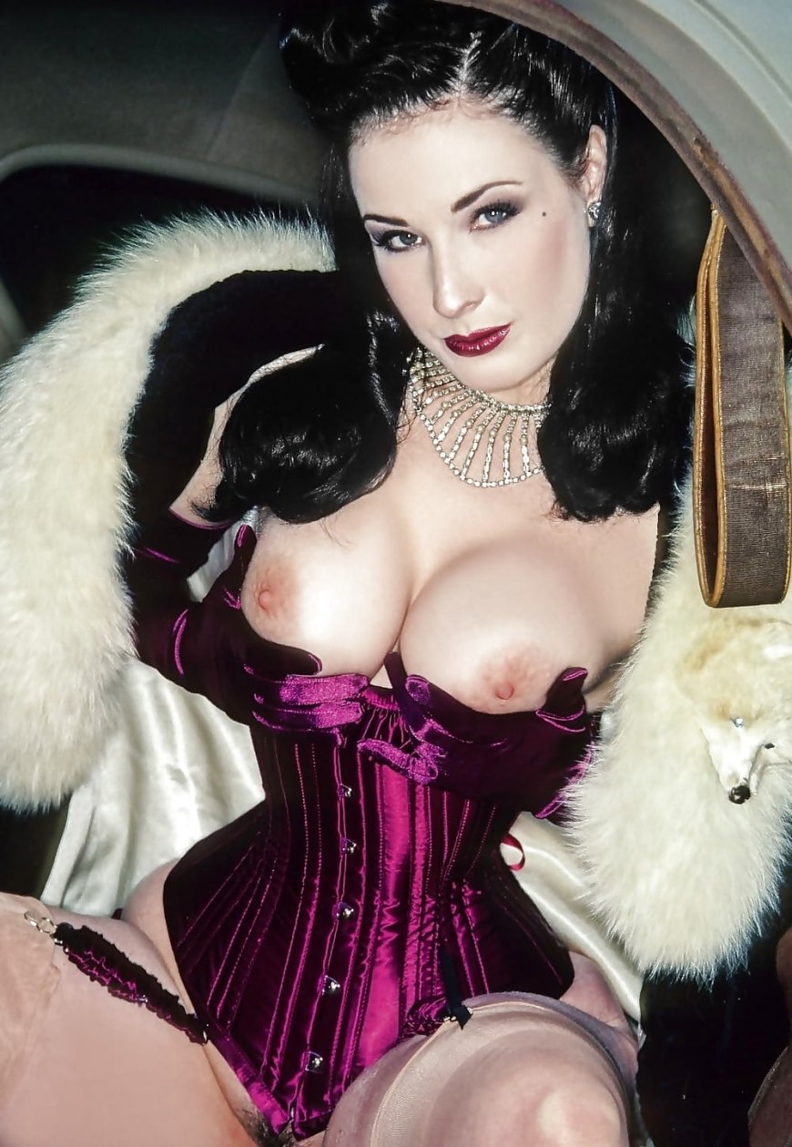 Дита фон Тиз гениталии