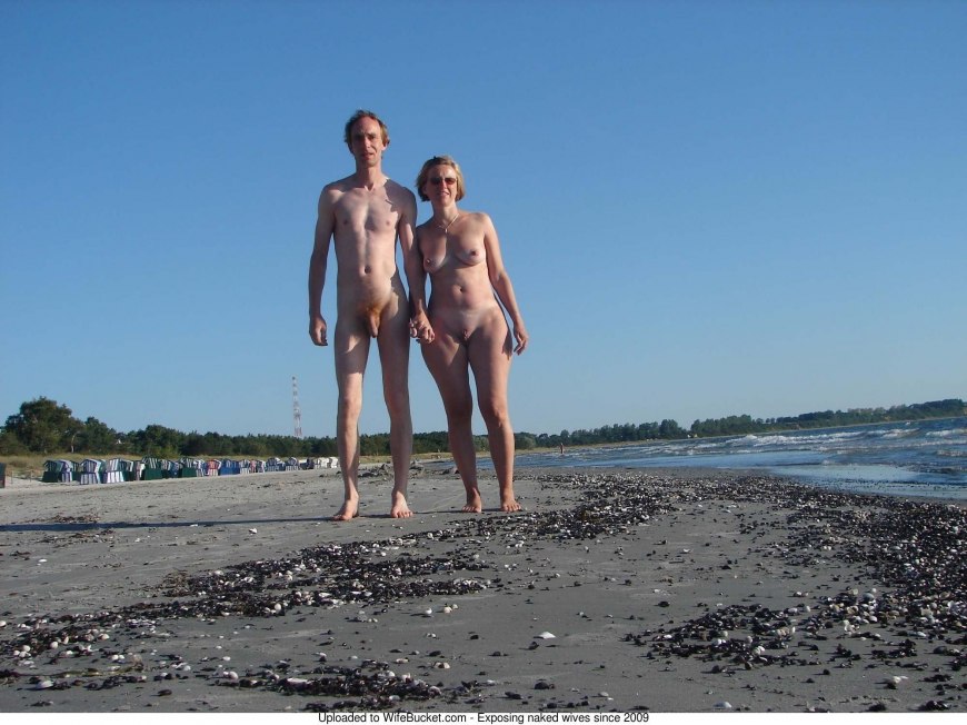 Пожилые женщины на пляже