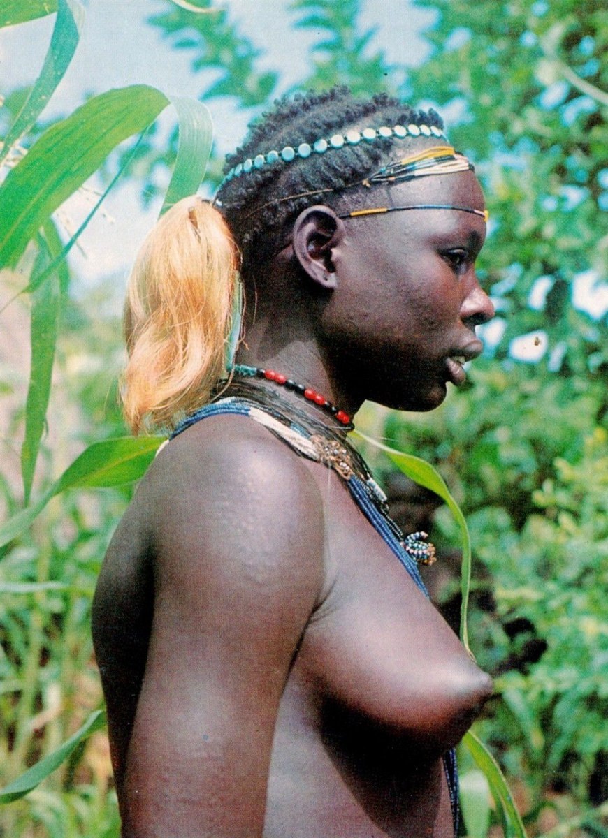 Голые женщины из Африки