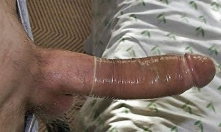 Большой хуй в презервативе