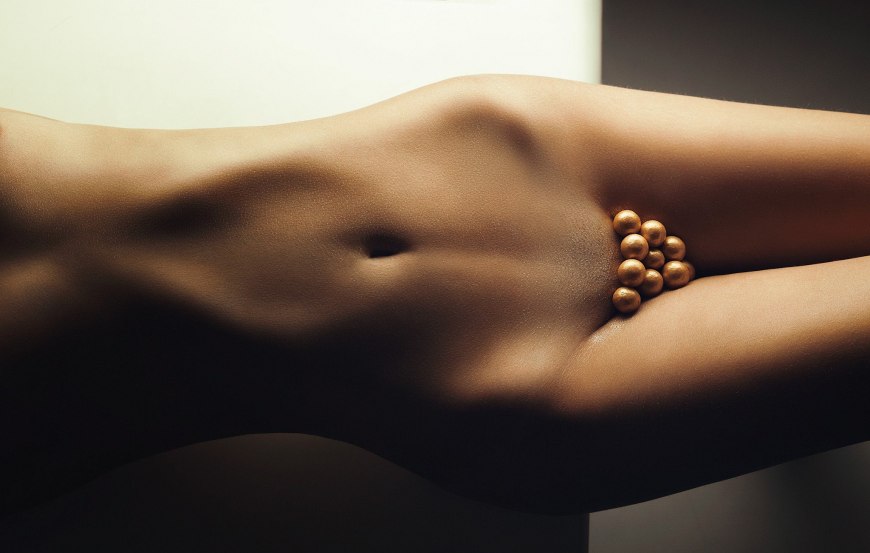 Красивые сиськи и лобок девушки