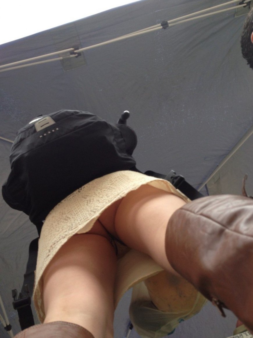 Девушки в чулках без трусиков