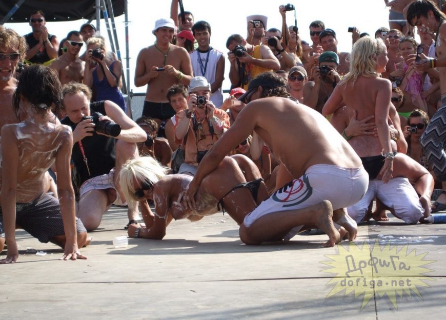 Топлесс на крымских пляжах