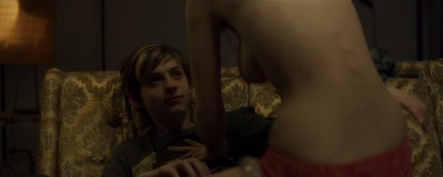 Голая грудь Марии Поезжаевой в фильме
