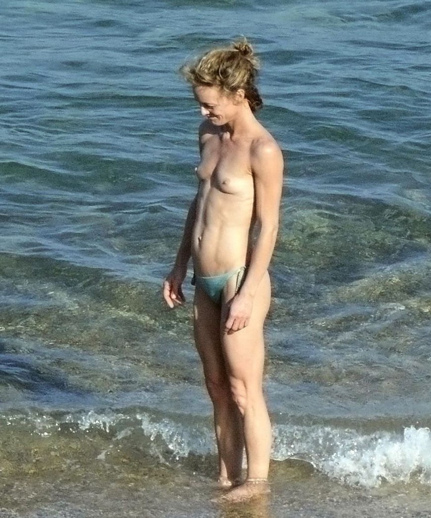 Ванесса Паради голая в ванной