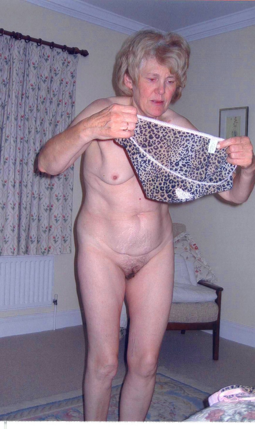Старые старухи раздеваются