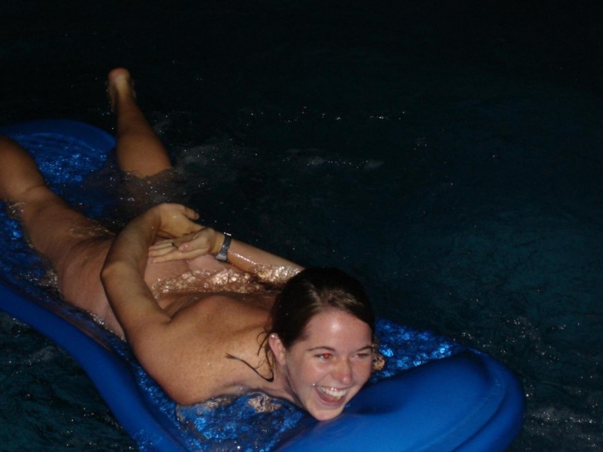 Ночные купания нагишом