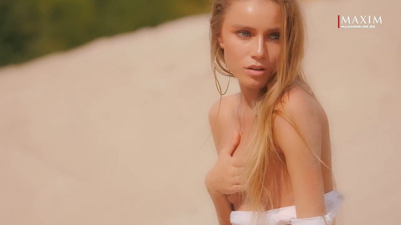 Арина Постникова ню