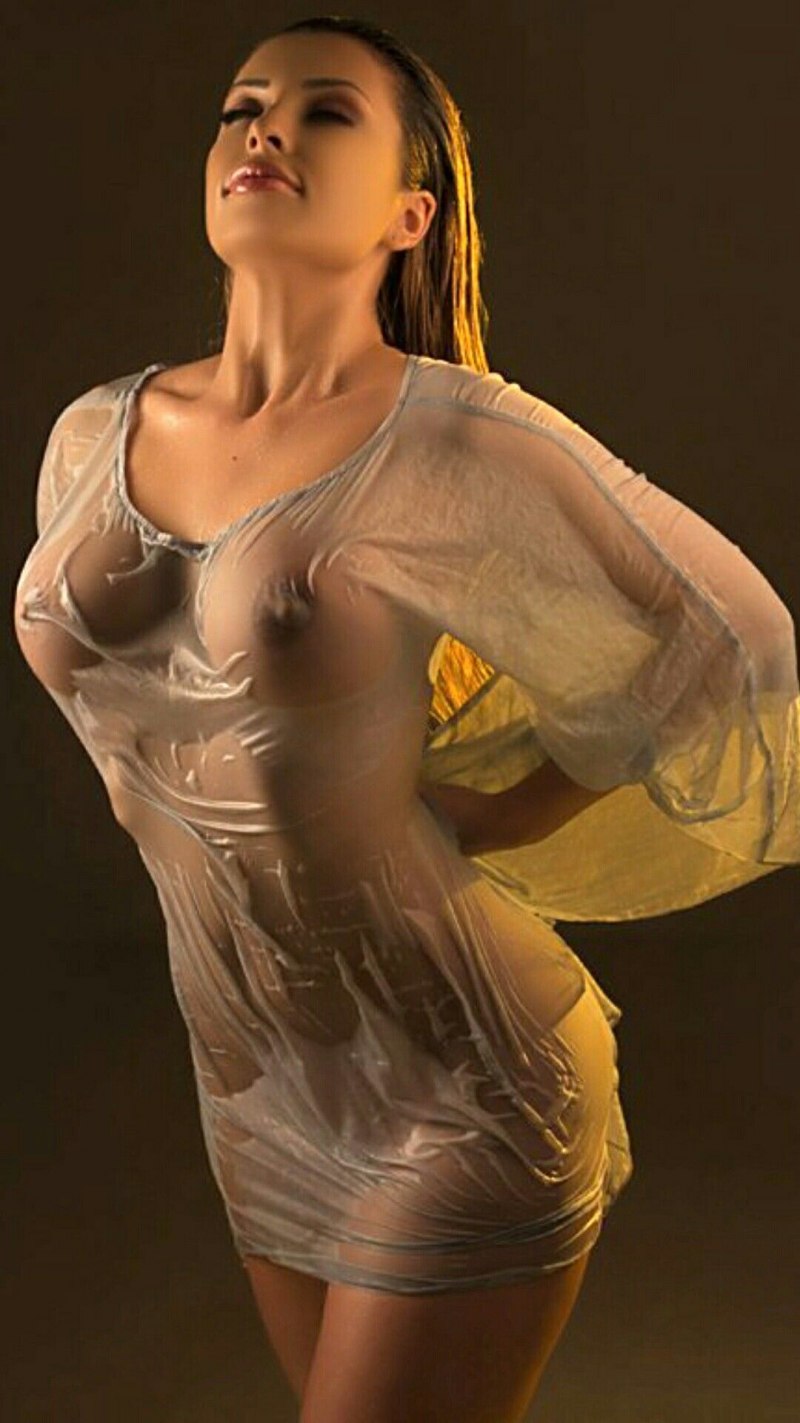 Девушки с большими сиськами в мокрой одежде