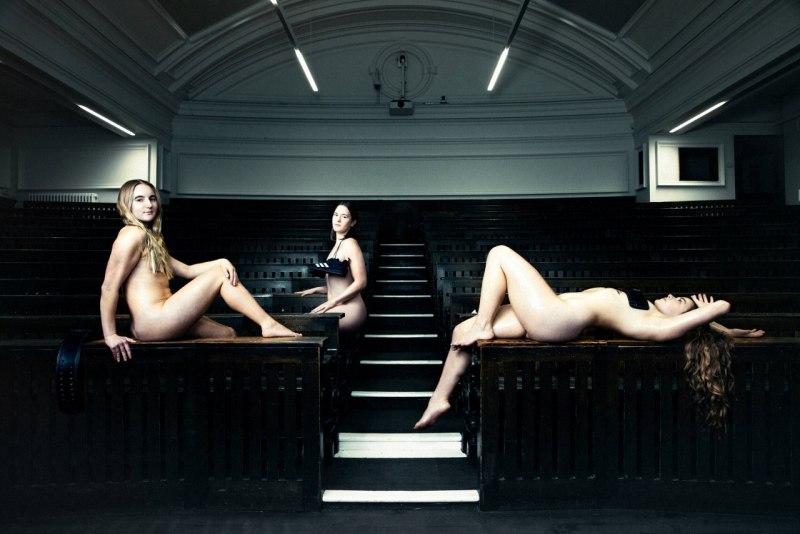 Девушки разделись для календаря