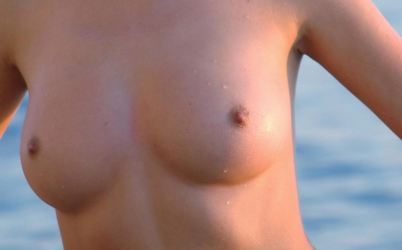 Девушки с нулевым размером груди ню