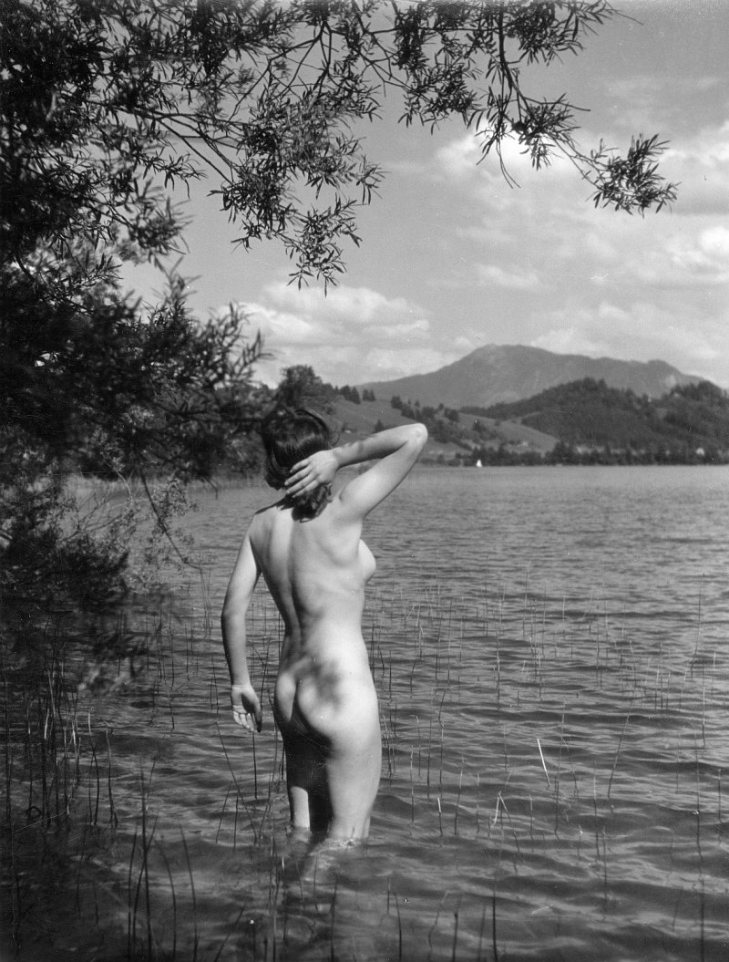 Девушки нудистки на природе