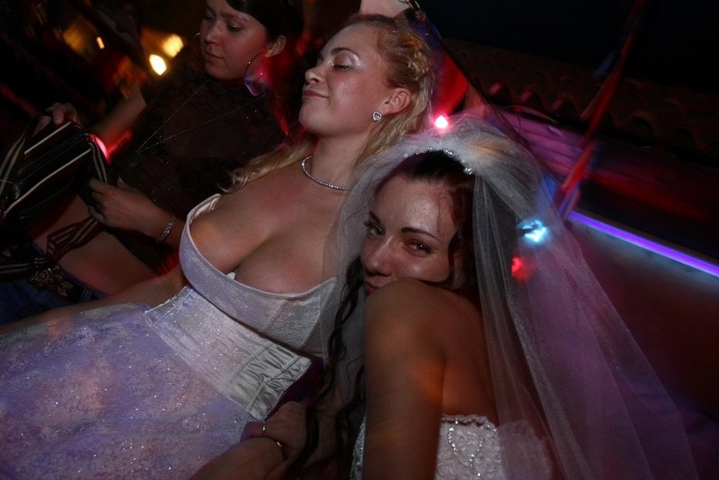 Голая невеста перед свадьбой