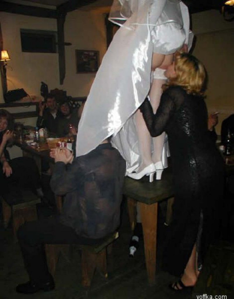 Невеста засветила киску