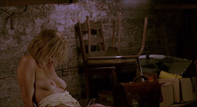 Мэгги Грейс голая грудь