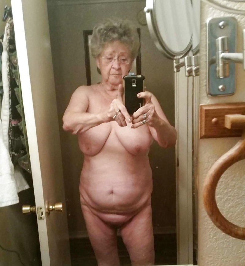 Большие сиськи взрослой дамы селфи