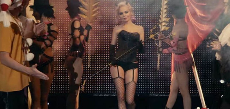 Алиса Вокс в клипе Молитвенная