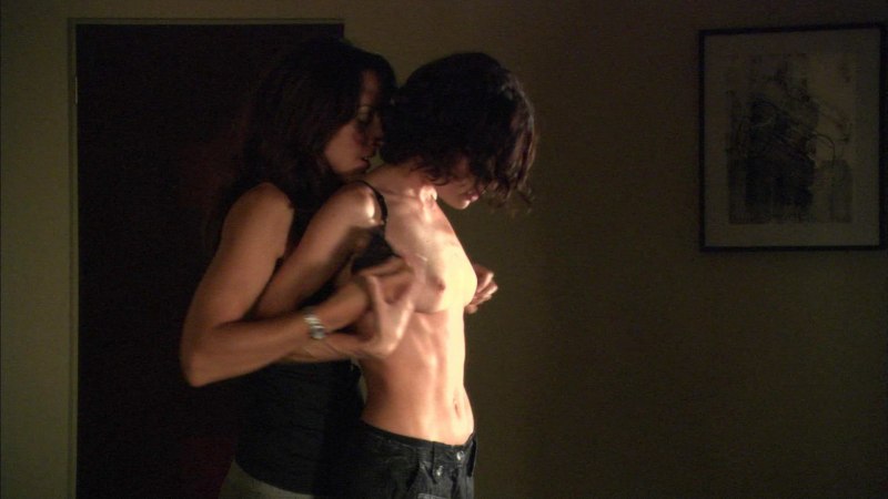 Джина Холден лесби сцены