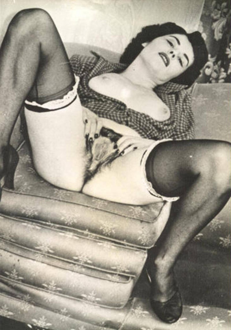 Зрелые волосатые в чулках ретро