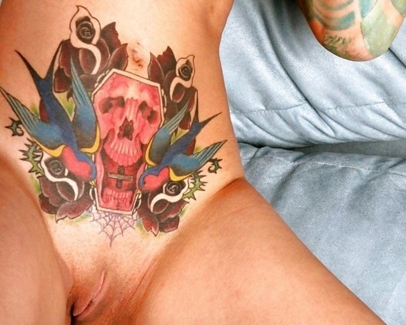 Тату на женском влагалище