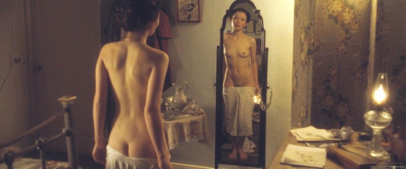Эмили Браунинг голая в фильме