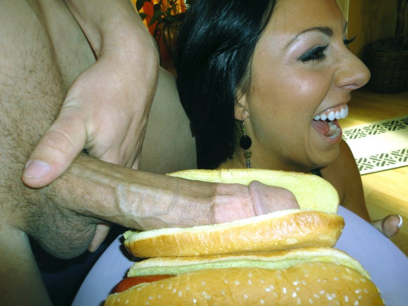 Хот дог хуй вместо сосиски