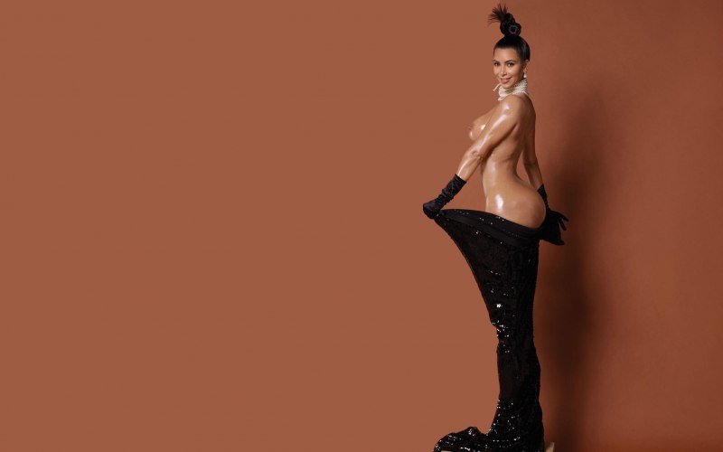 Никки Бенц голая попка