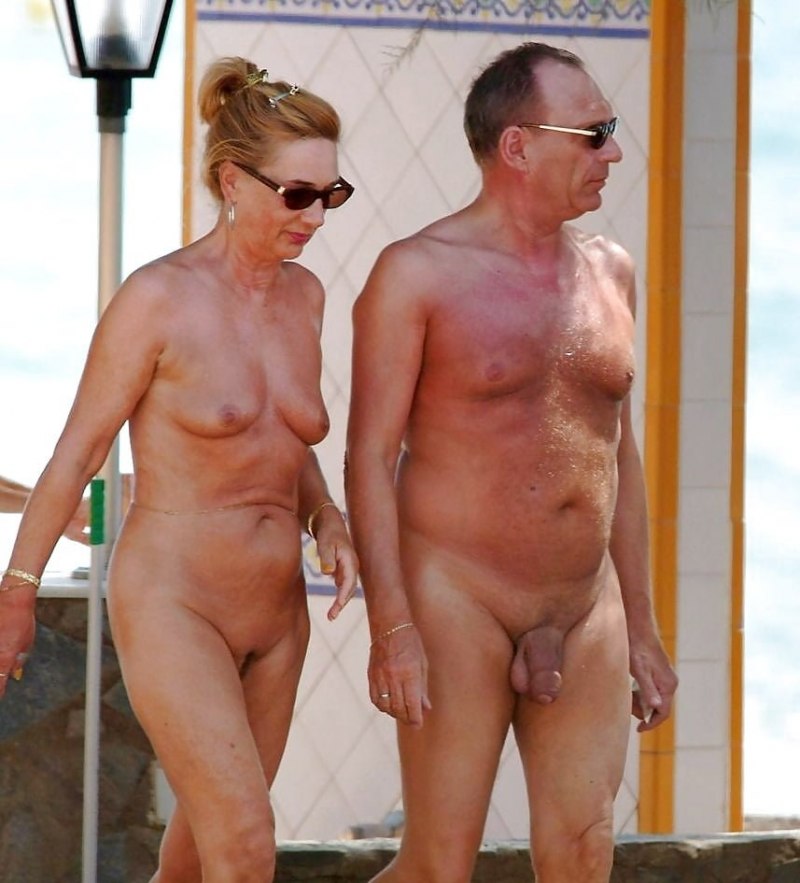 Голые зрелые свингеры на природе