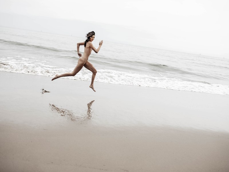 Кендалл Дженнер голая сиськи