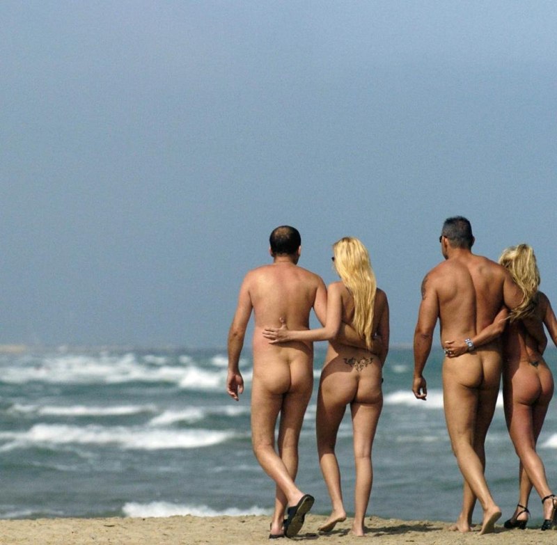 Красотки голышом на море