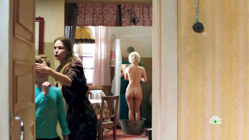 Алис Исааз Лола Ле Ланн голая