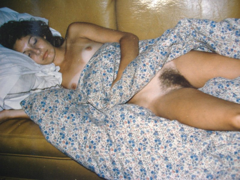 Писечка жены волосатая домашнее