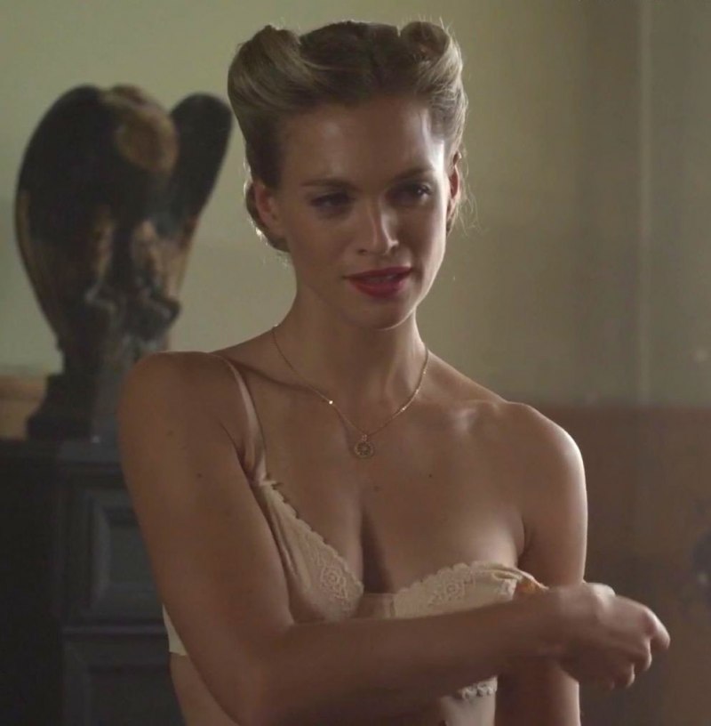 Юли Энгельбрехт сиськи