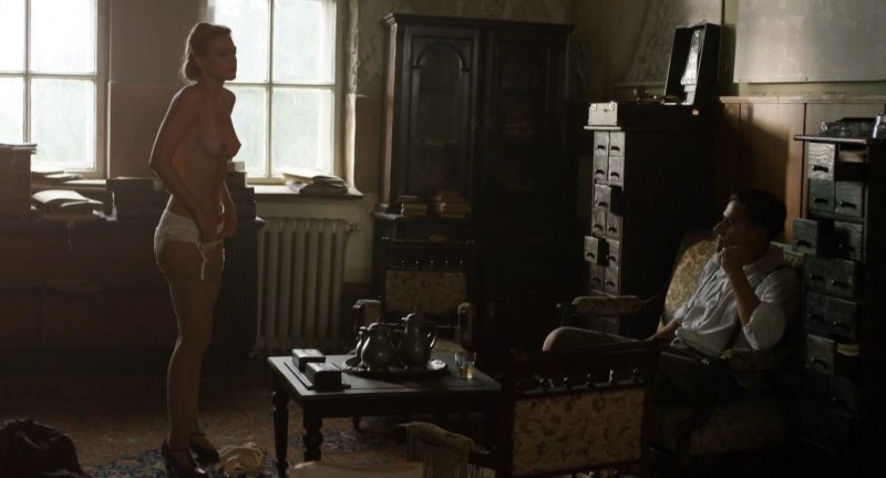 Голая Юлия Энгельбрехт