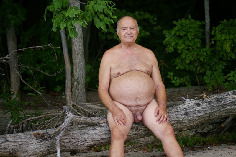 Старые с молодыми на природе