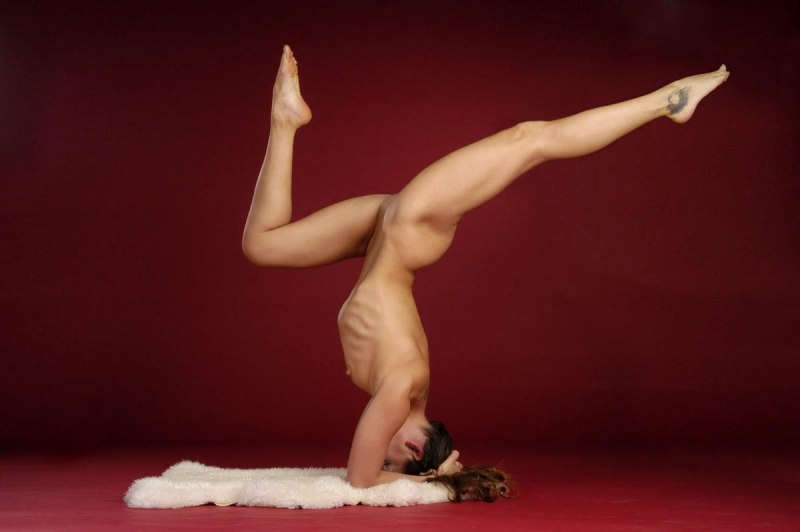 Голые гибкие гимнастки