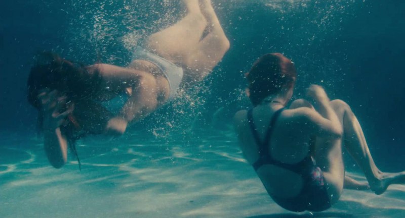 Мокрощелка с маленькой грудью