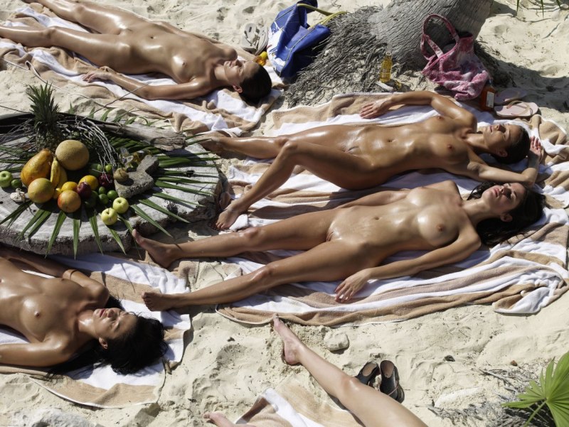 Темнокожие девушки топлес