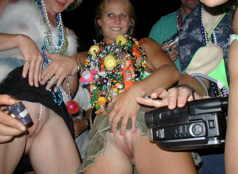 Случайные голые женщины