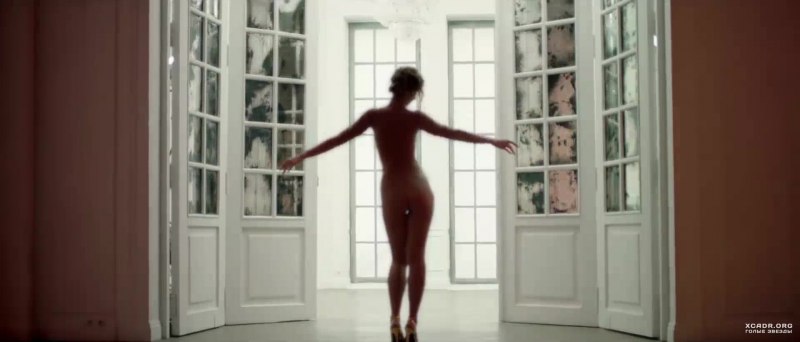 Юлианна Караулова попка