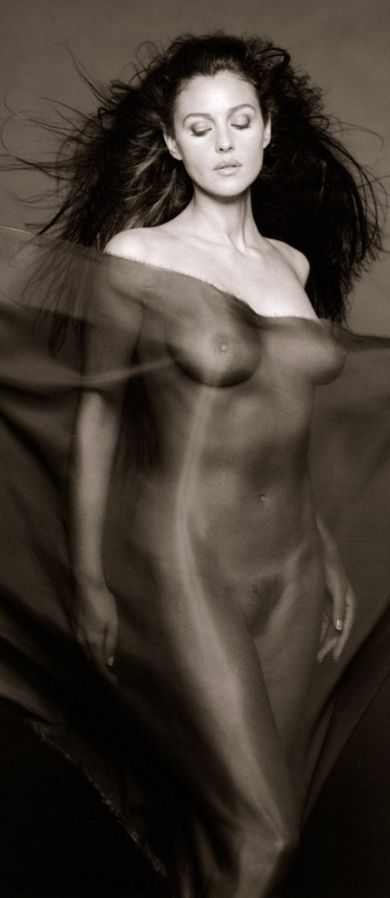 Голая Моника Беллуччи Моника Беллуччи