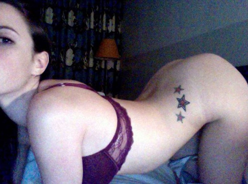 Кая Скоделарио сливы