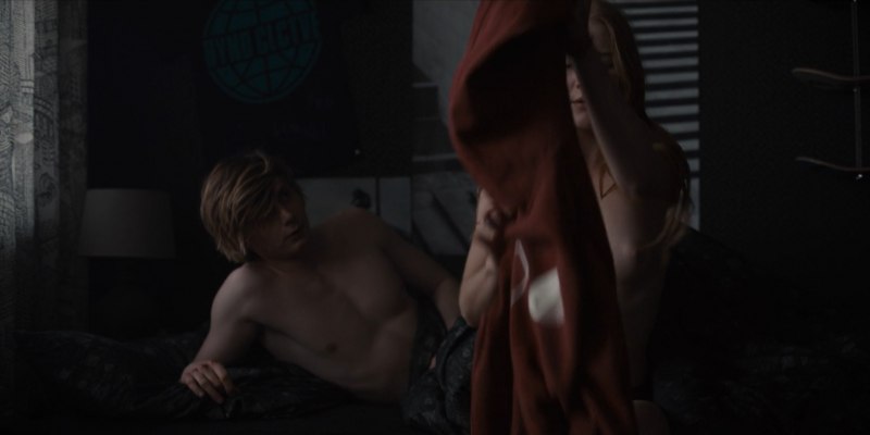 Сериал тьма сиськи Джина Стибиц