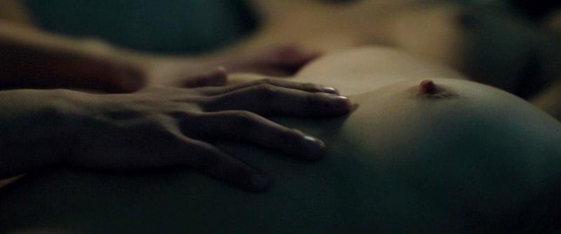 Ана де Армас соски