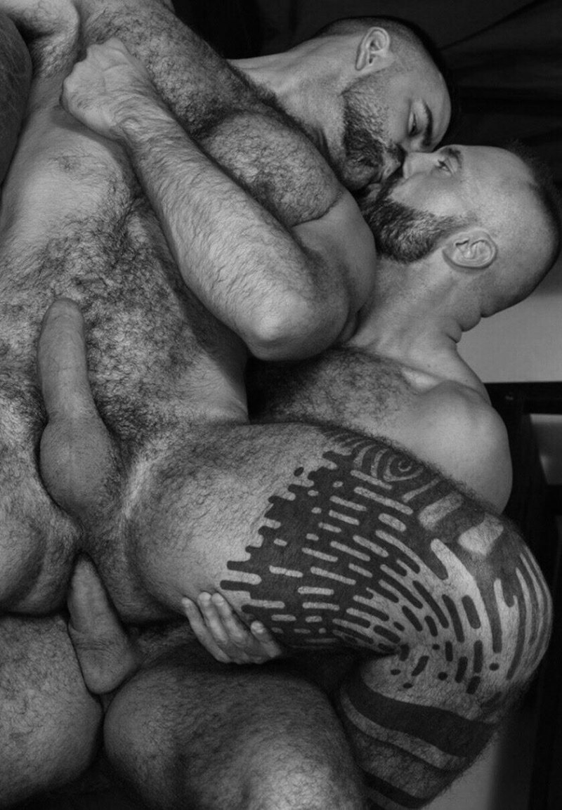 Волосатые мужики ебутся